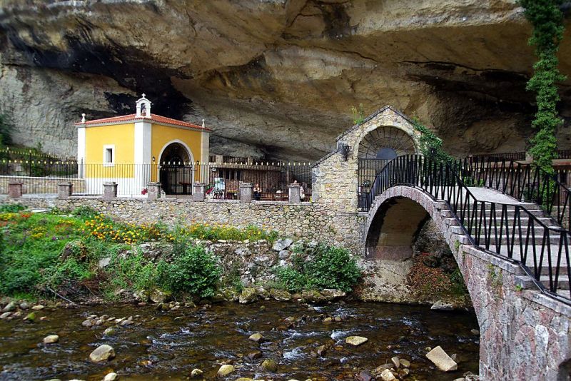 Santuario de La Virgen de La Cueva, Infiesto, Asturias