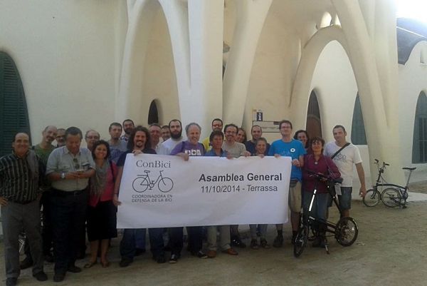 Foto de familia de la Asamblea ConBici en Terrasa. Octubre 2014