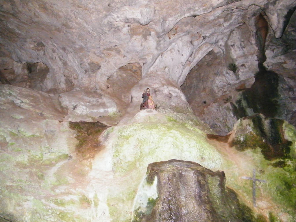 Talla de San Pedrín en la cueva