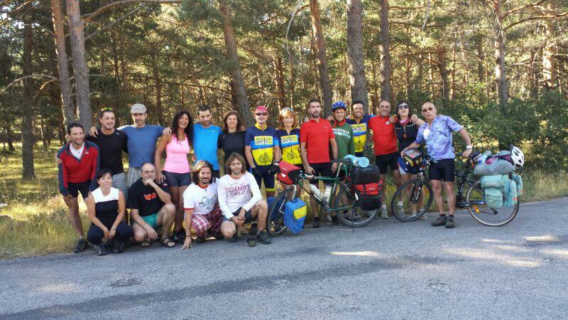 Foto de grupo de la expecidión AcB en los XV Encuentros Ciclituristas de ConBici celebrados en Soria