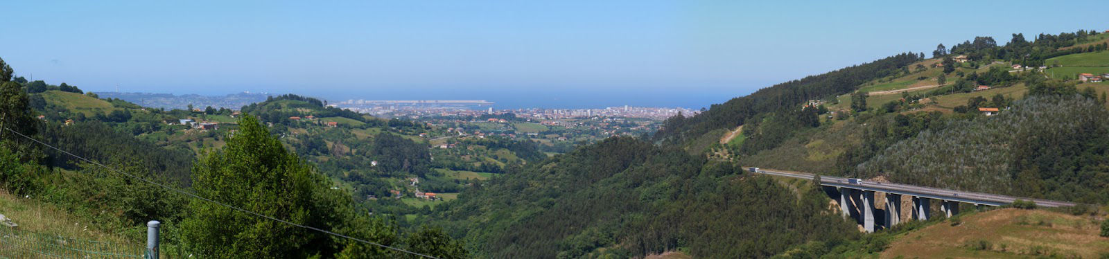 Gijón al fondo y la Autovía Minera a la dcha