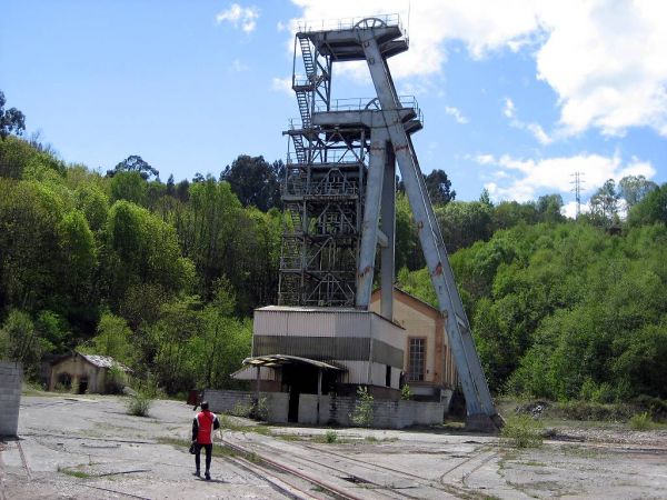 Castillete mina abandonada de Solvay-Lieres