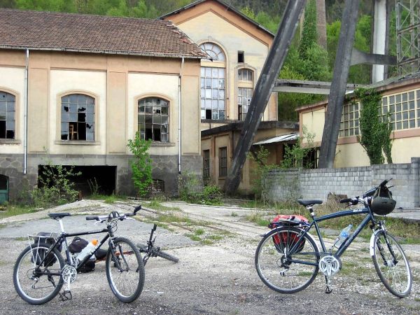 Bicicletas en la mina abandonada de Solvay-Lieres