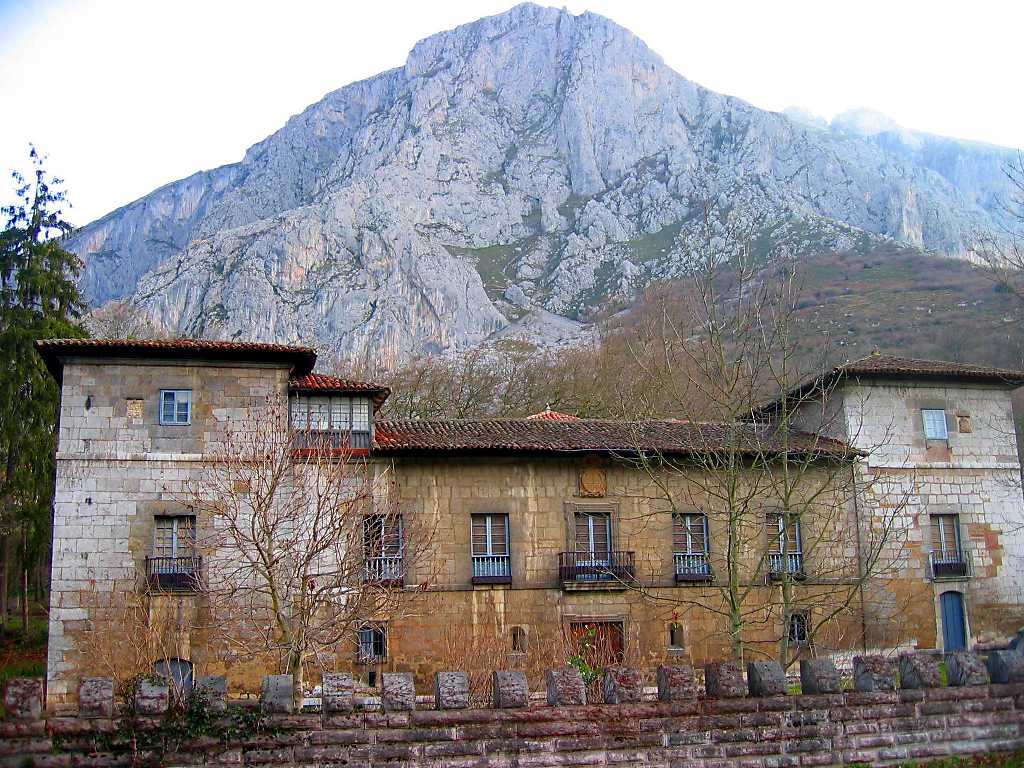 Palacio Condes de Agüera o Valdecarzana :: Entrago (Teverga)