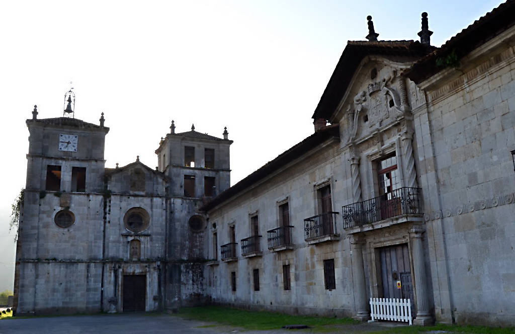 Fachada del monasterio y la iglesia de San Salvador de Cornellana