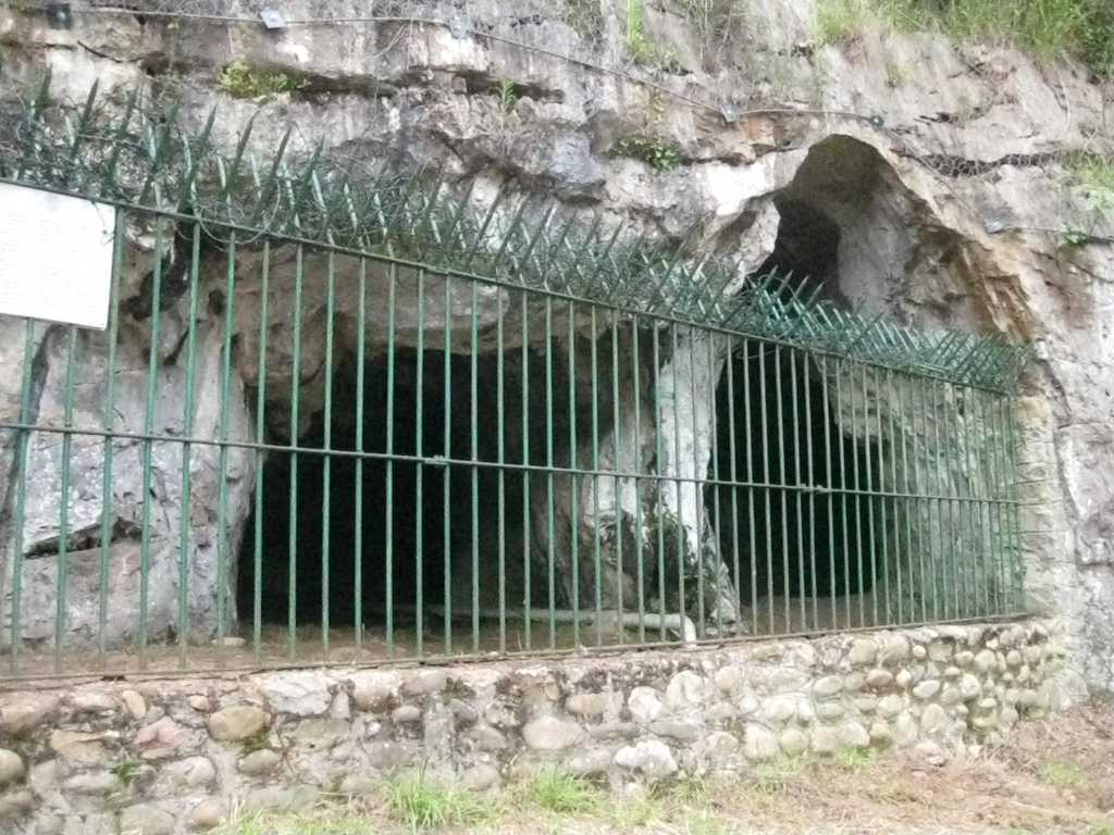 Cueva Prehistórica de La Lluera (pórtico)