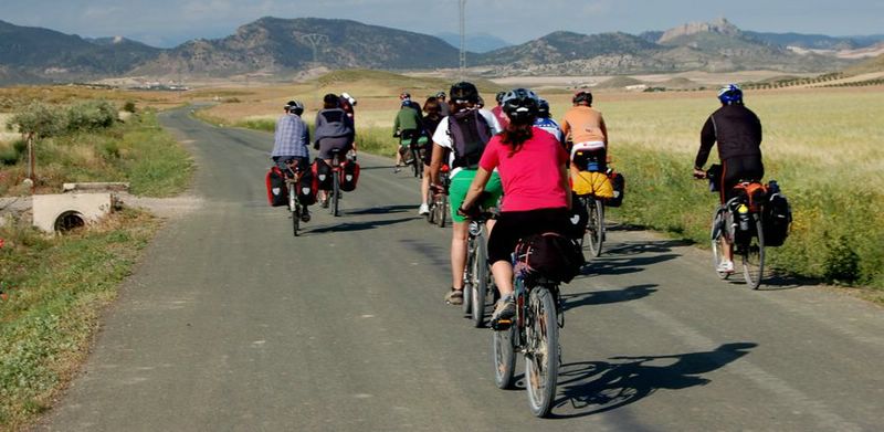 Cicloturistas de alforjas