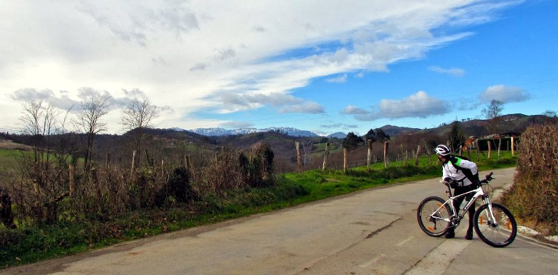 Vistas del Aramo desde Pando (Valdesoto)