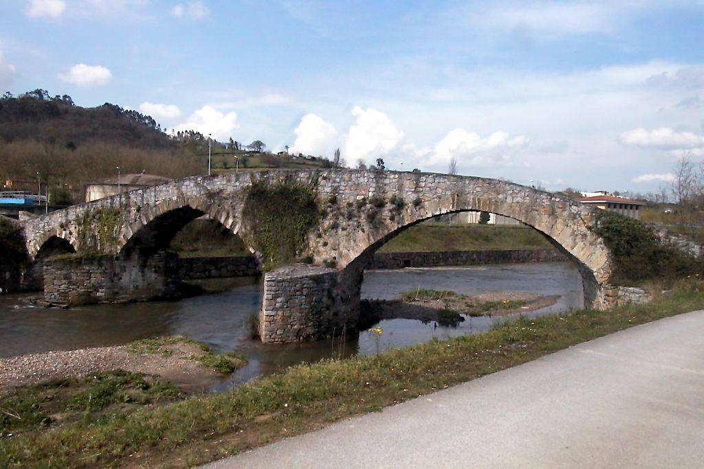 El puente Romanón // Puente Viejo, Lugones