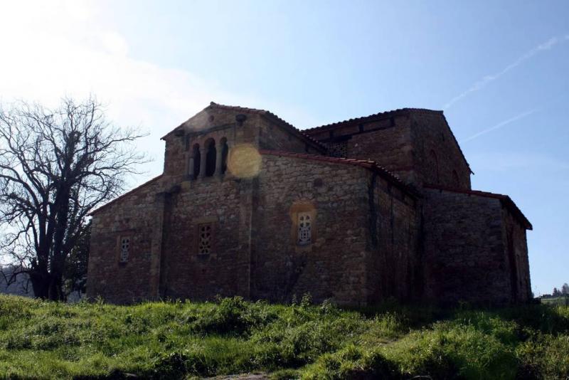 Iglesia de Santa María de Bendones :: Trasera