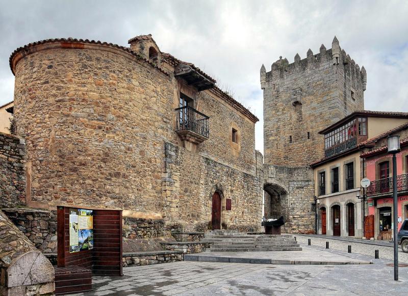 Castillo y Torre de Valdes-Salas