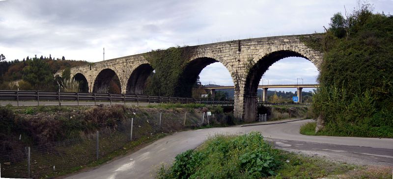 Puente romano del antiguo trazado ferroviario de Serín