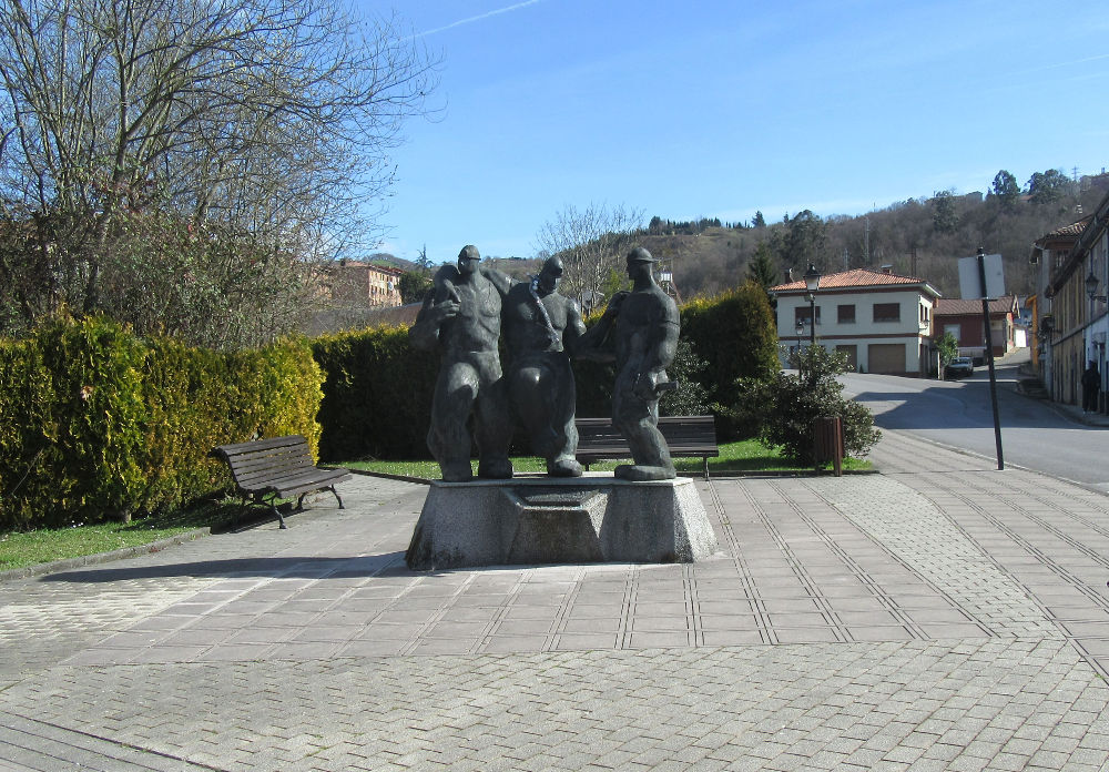 monumento al minero-carbayin baxu