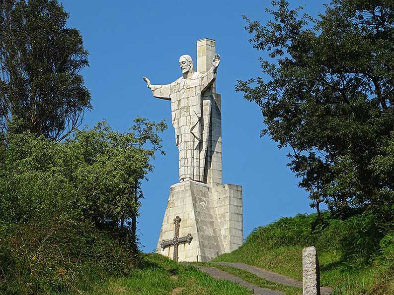 Monumento al Sagrado Corazón de Jesús en el Pico Paisano