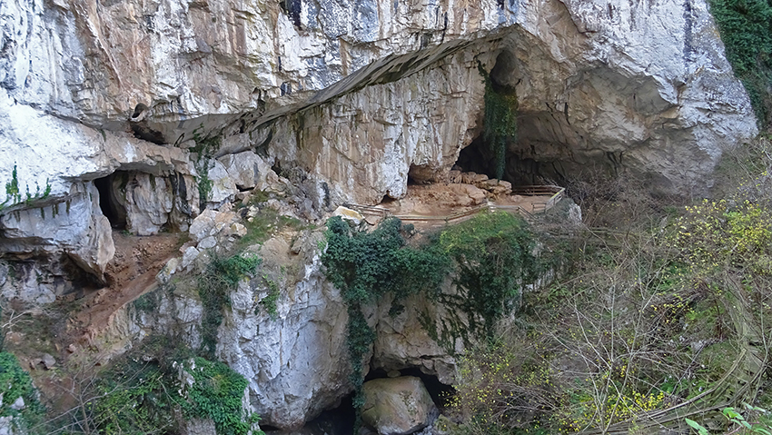 Entrada a la Cueva Huerta